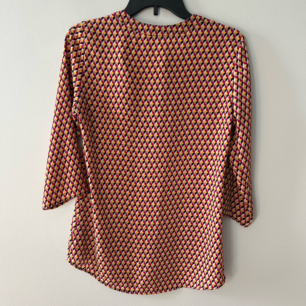 Express Geometric Patterned Blouse - Picture 2 of 3